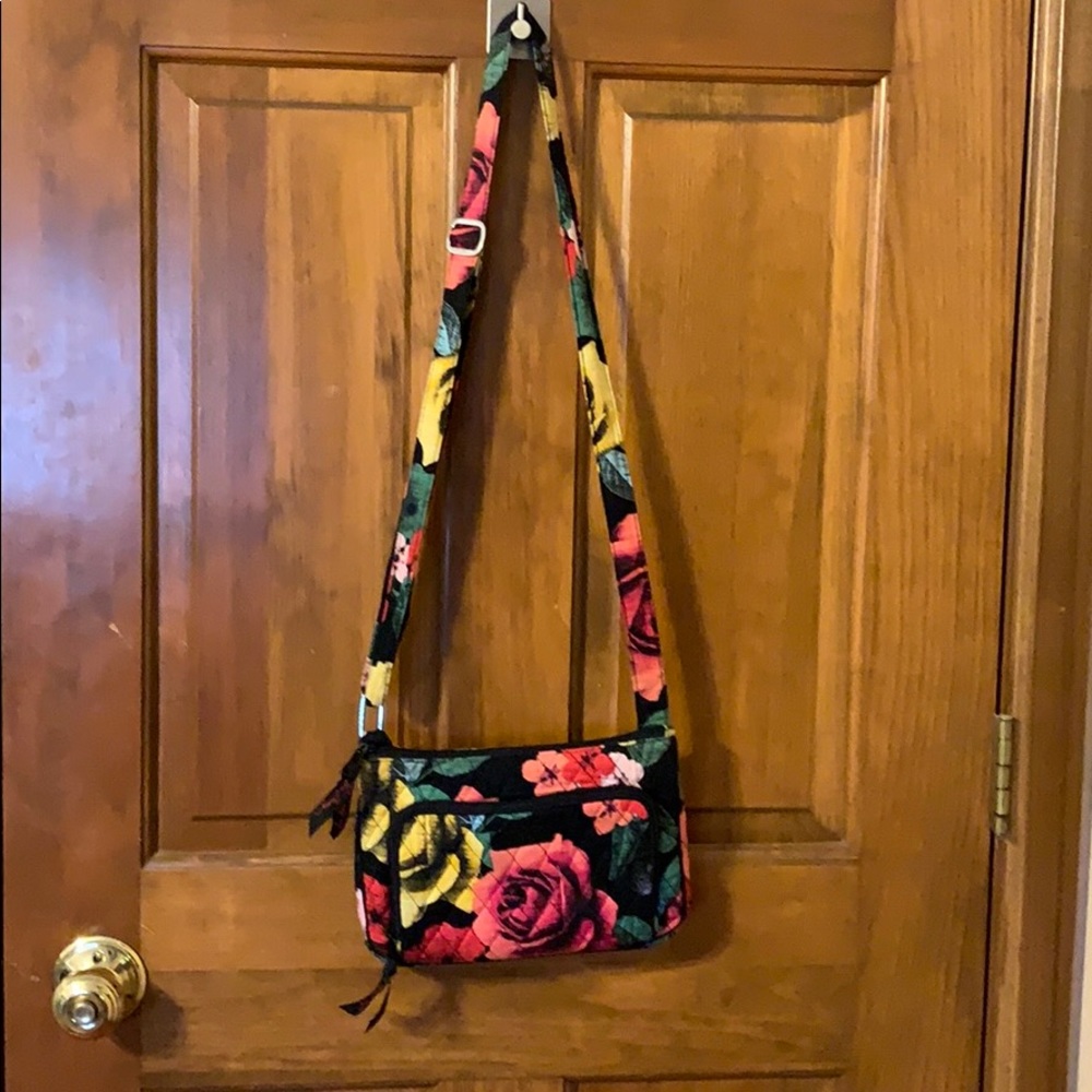 Vera Bradley little hipster. EUC Black/red.
